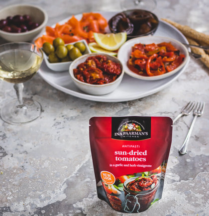 I P SUN-DRIED TOMATO QUARTERS 240 G)